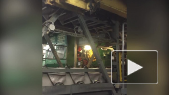 В метро Петербурга показали, как работает эскалатор изнутри