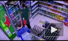 Двое неизвестных ограбили магазин и сломали нос товароведу в Петербурге