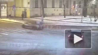 Появилось видео ДТП на Звенигородской, в котором Mazda сбила пешехода