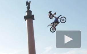 "Летающие" мотоциклы на Дворцовой покорили петербуржцев