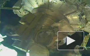Члены экипажа МКС Акихико Хосидэ и Тома Песке начали выход в космос