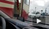 Видео: на Троицком мосту столкнулись трамвай и автомобиль