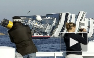 На острове Джильо, где затонула Costa Concordia, туристы устраивают пикники