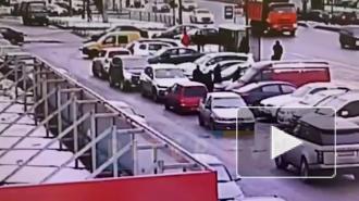 Видео: злоумышленники угнали микроавтобус у пенсионера в Кировском районе