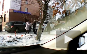 На видео сняли драку автоледи с женщиной-пешеходом в Челябинске