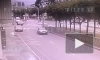 На Новочеркасском проспекте иномарка толкнула другую машину в забор