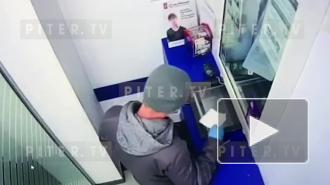 Неизвестный попытался ограбить отделение банка на проспекте Стачек