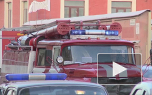 На улице Комиссара Смирнова ночью горела коммунальная квартира, шесть человек пришлось эвакуировать