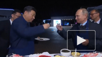 Си Цзиньпин поздравил Путина и россиян с 75-летием Победы