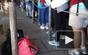 Россияне выстроились в очереди за справками для водительских прав