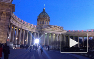 Пасха 2014 в Петербурге: в Казанском соборе раздали частички Благодатного огня