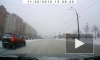 Видео из Петербурга: «летчик» врезался в столб на заснеженной трассе