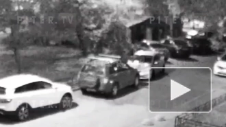 На видео попал ночной поджог автомобиля на проспекте Обуховской Обороны 