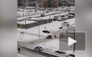 Петербуржцы сняли на видео погоню полицейских за каршеринговым "Смартом"