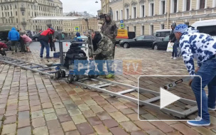 Видео: около Дворцовой площади проходят съемки фильма "В шаге от рая"