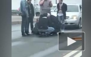 На Аптекарской набережной автомобиль сбил мальчика на самокате