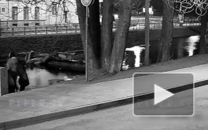 Появилось видео спасения экстремала из ледяной Карповки