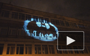 На стене дома в Петербурге появился бэт-сигнал