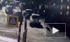 Самокатчики врезались в легковушку на пешеходном переходе и попали на видео