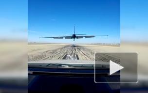 Экстремальную посадку "самого сложного" самолета ВВС США показали на видео