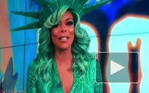 Американская телеведущая в костюме статуи Свободы упала в обморок во время прямого эфира