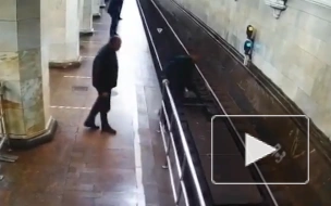 Двух мужчин, которые гуляли по тоннелю в метро, арестовали на двое суток