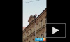 На Итальянской улице молодые люди устроили танцы на крыше