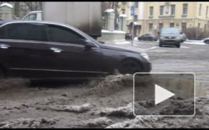 Вода пошла по Аптекарскому и улице Попова