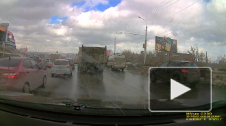 Видео: в Уфе Камаз без тормозов протаранил автомобили в пробке