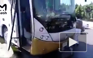 Видео из Египта: Рядом с туристическим автобусом около пирамид в Гизе взорвалась бомба