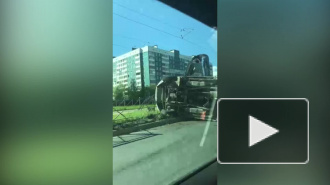 На Коллонтай перевернулся полицейский УАЗ: пострадал человек
