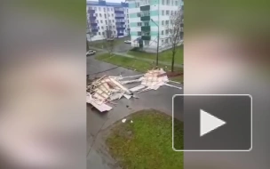 При обрушении крыши здания на Сахалине погиб человек