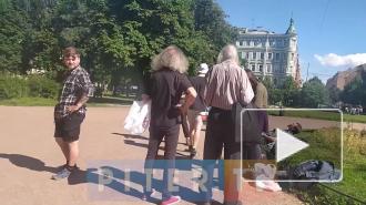 В Некрасовском саду раздавали бесплатную еду