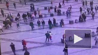 Мужчина попытался себя сжечь у ТРК "Галерея" в Петербурге: подробности