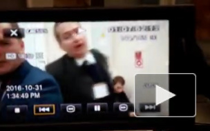 Нападение странного эколога на журналистов на конференции под Петербургом попало на видео