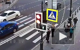 В центре Петербурга автобус сбил девушку на пешеходном переходе
