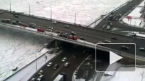 Петербурженка бросилась с Володарского моста, пытаясь покончить с собой