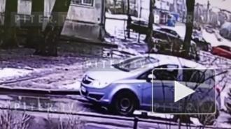 Падение школьницы с балкона на Малой Охте попало на видео