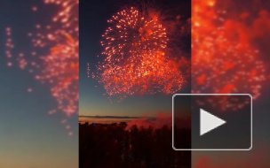 Видео: праздничный фейерверк над Московским парком Победы