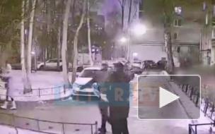 Нападение незнакомцев на семью в Московском районе попало на видео