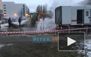 На Тельмана прорвало трубу: жильцы нескольких домов подмерзают