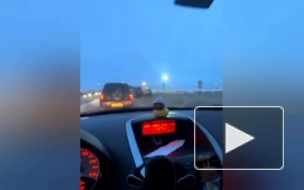 На Московском шоссе собралась пробка из-за перевернувшегося автовоза