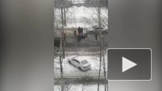 Женщина попала под колеса автомобиля на Придорожной Аллее