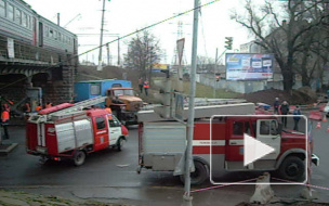 В Петербурге электричка едва не упала с железнодорожного моста