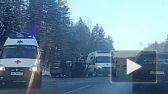 ДТП в Петербурге: на 125 км Скандинавии столкнулись две легковушки