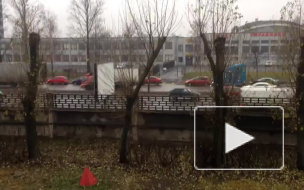 Колонна фур заблокировала полосу Московского шоссе: водители протестуют против платы за проезд