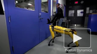 Возмутительное видео: В BostonDynamics "издеваются" над роботом - собакой