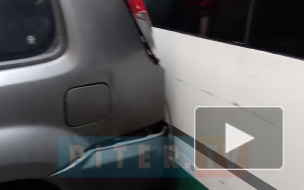 Автобус лишился пассажиров из-за криво припаркованной на Садовой улице иномарки