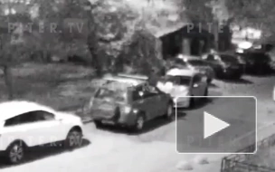 На видео попал ночной поджог автомобиля на проспекте Обуховской Обороны 