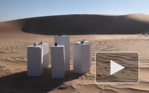 Посреди пустыни в Намибии установили "вечные" колонки для звучания одной песни